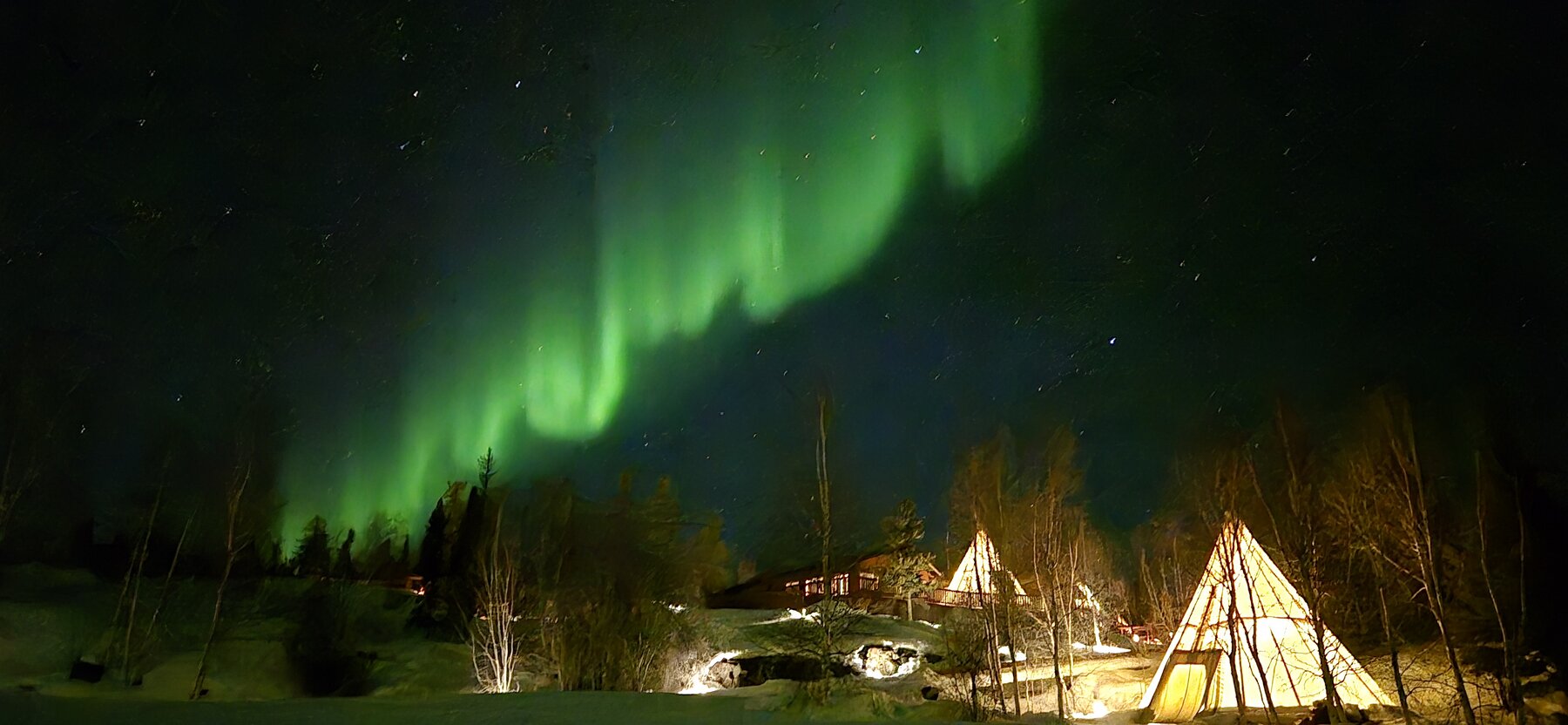 A night sky photo with an aurora and stars